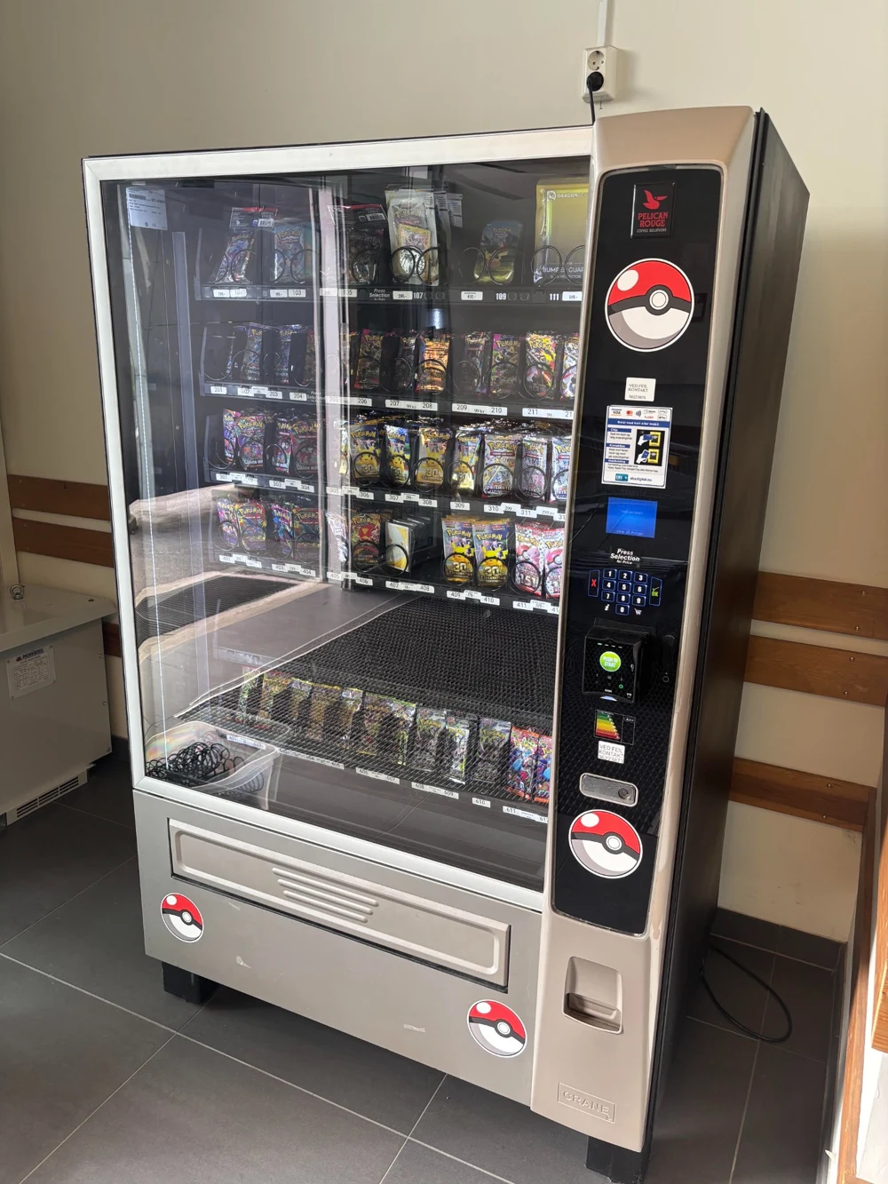 Foto av den faktiske PokeChris-automaten på Stopp Tune-senteret